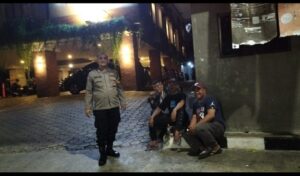Bhabinkamtibmas Menteng Sambang Himbauan Kamtibmas Untuk Pilkada Aman Di Jalan Banyumas Menteng