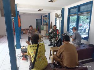 Bhabinkamtibmas Pegangsaan Sambang Dialogis Untuk Pilkada Aman Dan Damai Di Pos Rw 02 Pegangsaan
