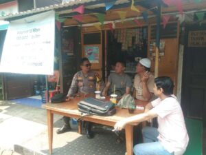 Patroli Wilayah Anggota Binmas Polsek Johar Baru Ajak Warga Sukseskan Pilkada Yang Aman dan Damai