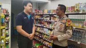 Bhabinkamtibmas Cempaka Putih Timur Sambangi Miinimarket