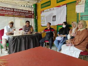Bhabinkamtibmas Kelurahan Kemayoran Melaksanakan Kegiatan Patroli dan Sambang Dialogis