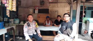Bhabinkamtibmas Kelurahan Kebon Kosong Melaksanakan Kegiatan Patroli dan Sambang Dialogis