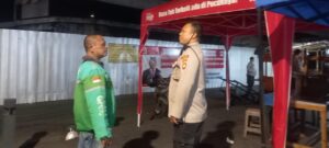 Di Posko Nila Jaya Kali Pasir Menteng, Bhabinkamtibmas Kebon Sirih Bersama Personil Lainnya Untuk Mencegah Tawuran Warga