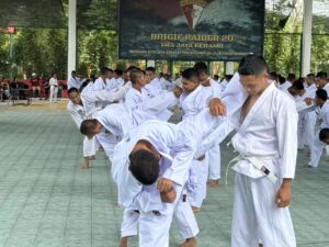 Prajurit Brigif 20 Kostrad Laksanakan Ujian Kenaikan Sabuk Karate