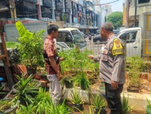 Dorong Program Ketahanan Pangan Warga Yang Berbasis Hidroponik Bersama Bhabinkamtibmas Mangga Dua Selatan