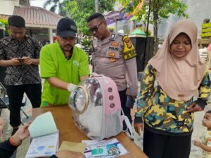 Bhabinkamtibmas Kelurahan Sumur Batu Melaksanakan Vaksinasi Rabies oleh Sudin KPKP Jakarta Pusat