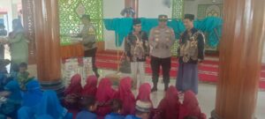 Polsek Sedong Polresta Cirebon Gelar Makan Siang Bergizi untuk Anak Madrasah Nuururrohman Blok Cikiong Desa Putat
