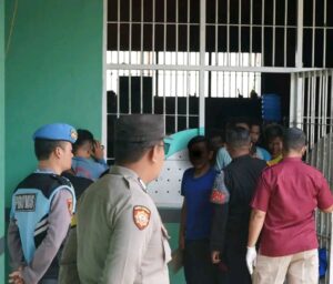 Razia Gabunagan TNI / POLRI Di Lakukan Di Lapas Narkotika Cirebon