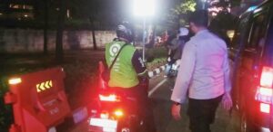 Terapkan Disiplin Pengemudi Ojek Online dan Warga Depan Hotel Grand Hyatt