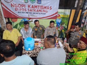 Ngopi Kamtibmas Polsek Johar Baru Tingkatkan Sinergitas Bersama Masyarakat di Sekretariat RW 06 Kelurahan Galur