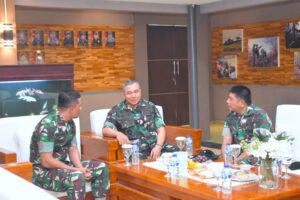 Irkostrad Mayjen TNI Choirul Anam Kunjungan ke Brigif 9/DY/2 Kostrad di Jember