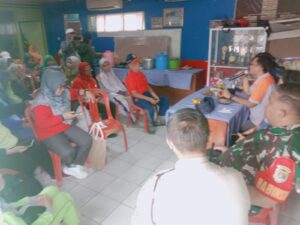 Bhabinkamtibmas Kelurahan Kebon Kosong Melaksanakan Dan Memonitoring Kegiatan Jumat Keliling