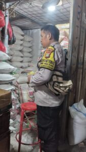 Bhabinkamtibmas Gunung Sahari Selatan Monitoring Ketahanan Pangan