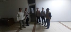 Perketat Gudang Logistik Pilkada, Polsek Johar Baru Bersama Satpol. PP, Dishub dan FKDM.