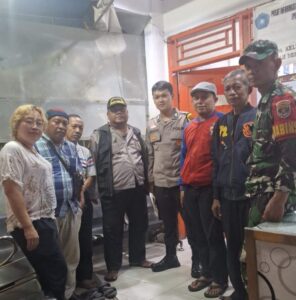 Patroli Malam Bhabinkamtibmas Kelurahan Kartini Berikan Himbauan Kamtibmas di Pos Satkamling RW 6