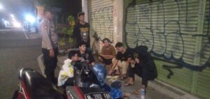Ciptakan Kamtibmas Aman dari Tawuran, Kapolsubsektor Galur Imbau Anak-anak Remaja Yang Nongkrong dan Kumpul-kumpul