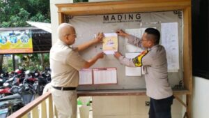 Penempelan Brosur Penerimaan Anggota Polri Bintara Kompetensi Khusus