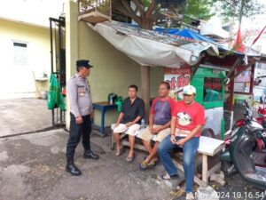 Patroli Dialogis Kapolsubsektor Kayu Awet Imbau Warga Turut Serta Ciptakan Wilayah Aman Dalam Pilkada