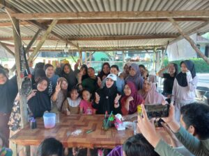 Silatuhrahmi Bunda Deby Di Warung Bakso Cik malot Desa Gadung Mendadak Ramai