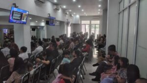 Bhabinkamtibmas Kelurahan Gunung Sahari Selatan Melaksanakan Kegiatan Pengamanan Ibadah di Gereja