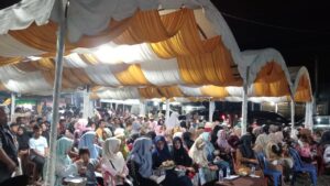 Silaturahmi di Gampong Simpang Peut, Paslon AMAN Disambut Ribuan Massa yang Antusias