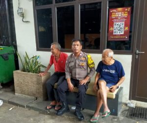 Bhabinkamtibmas Galur Pererat Hubungan dengan Tokoh Masyarakat dan Warga Lewat Kegiatan Sambang
