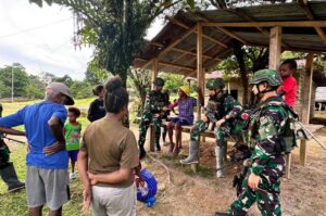 Satgas Yonif 501 Kostrad Gelar Pengobatan Gratis di Kampung Aimasa