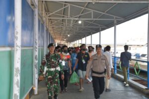 Satgas Pamtas Yonarmed 11 Kostrad Kawal Pemulangan 227 PMI Yang Dideportasi Dari Malaysia