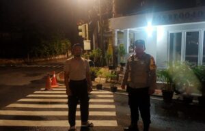 Bhabinkamtibmas Gondangdia Patroli Himbauan Kamtibmas Di Pos Satkamling Rw 02 Gondangdia
