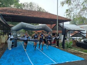 Tim Lari Yonif 330 Kostrad Sabet Juara Pertama Lari Lintas Lembah beregu 8K Unpad 2024