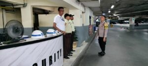 Bhabinkamtibmas Kelurahan Kebon Kosong Melaksanakan Kegiatan Patroli dan Sambang Dialogis