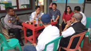 Anggota Polsubsektor Rawasari Sambang Ke Tokoh Masyarakat Jalin Komunikasi Untuk Wujudkan Pilkada Yang Damai