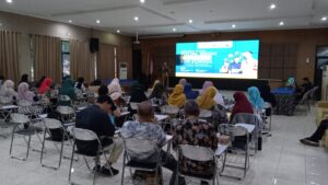 Keynote Speaker Workshop, Waketum Kadin Kota Cirebon Bidang SDM Sampaikan Pentingnya Digital Marketing Bagi Lembaga Pendidikan