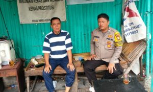 Sambang Bhabinkamtibmas Kebon Sirih Ketua RW. 04 Berika Imbauan Anti Tawuran