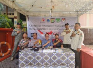 Desk Pilkada Posko Bersama, Pemilu Aman dan Damai Bhabinkamtibmas Johar Baru Koordinasi Kamtibmas Dengan Tiga Pilar.