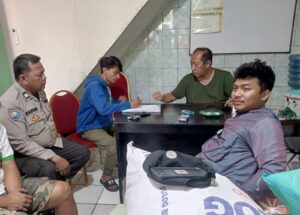 Bhabinkamtibmas Karang Anyar Sambangi Warga untuk Deteksi Dini Gangguan Kamtibmas