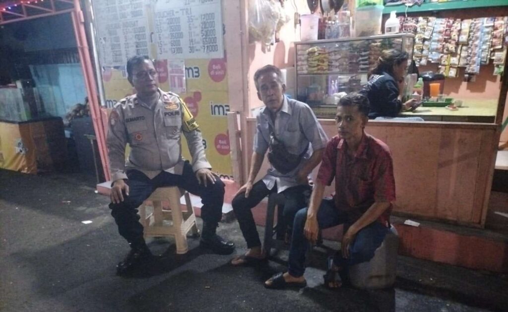 Patroli Wilayah Bhabinkamtibmas Johar Baru Jaga Kamtibmas Menjelang Pilkada Sambang dan Imbauan Warga