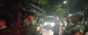 Bhabinkamtibmas Memantau Jalannya Penurunan APK Wilayah Cikini Menteng