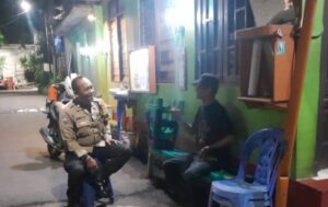 Polsek Metro Gambir Tingkatkan Keamanan Menjelang Pilkada DKI dengan Sambang Pos Kamling