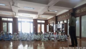 Pencegahan Tawuran Sejak Dini: Edukasi Kanit Binmas Polsek Johar Baru kepada Siswa-siswi SD Islam AM Fatwa