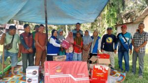 Dinsos Nagan Raya Salurkan Bantuan Masa Panik kepada Korban Kebakaran