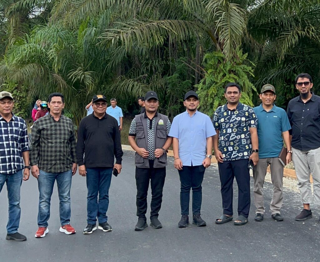 Ketua DPRK Nagan Raya bersama Anggota DPR Aceh tinjau peningkatan jalan Kuala tuha – lamie