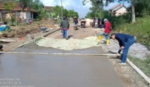 Desa mekar sari Realisasikan Dana Desa genjok Pembangun Cor Jalan