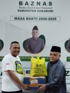 Ketua BAZNAS Kabupaten Sukabumi KH DR. Ang Unang Sudarma SH.MH dan bersama ketua LSM DAMPAL JURIG menyalurkan bantuan korban bencana tahap 8 ke kabupaten Sukabumi