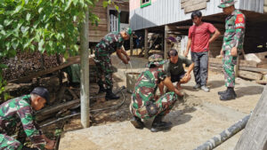 Semangat Gotong Royong, Satgas Pamtas Yonarmed 11 Kostrad Bersama Masyarakat Bangun Jalan Setapak