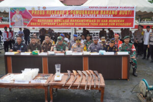 Komandan Satgas Pamtas Yonarmed 11 Kostrad Hadiri Pemusnahan Barang Bukti Narkoba dan Senjata Rakitan di Polres Nunukan