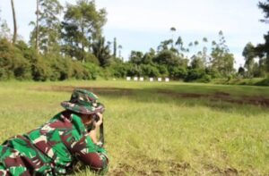 Prajurit Yonif 303 Kostrad Asah Kemampuan Menembak