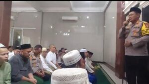 Kapolsek Duren Sawit Berikan Edukasi kepada Masyarakat pada Ba’da Shalat Jumat