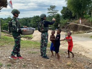 Satgas Yonif 501 Kostrad Gelar “Minggu Berbagi” dan Komsos di Maybrat
