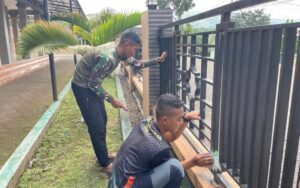 Prajurit Yonif 330 Kostrad Renovasi Masjid Washilatul Hikmah di Awal Tahun